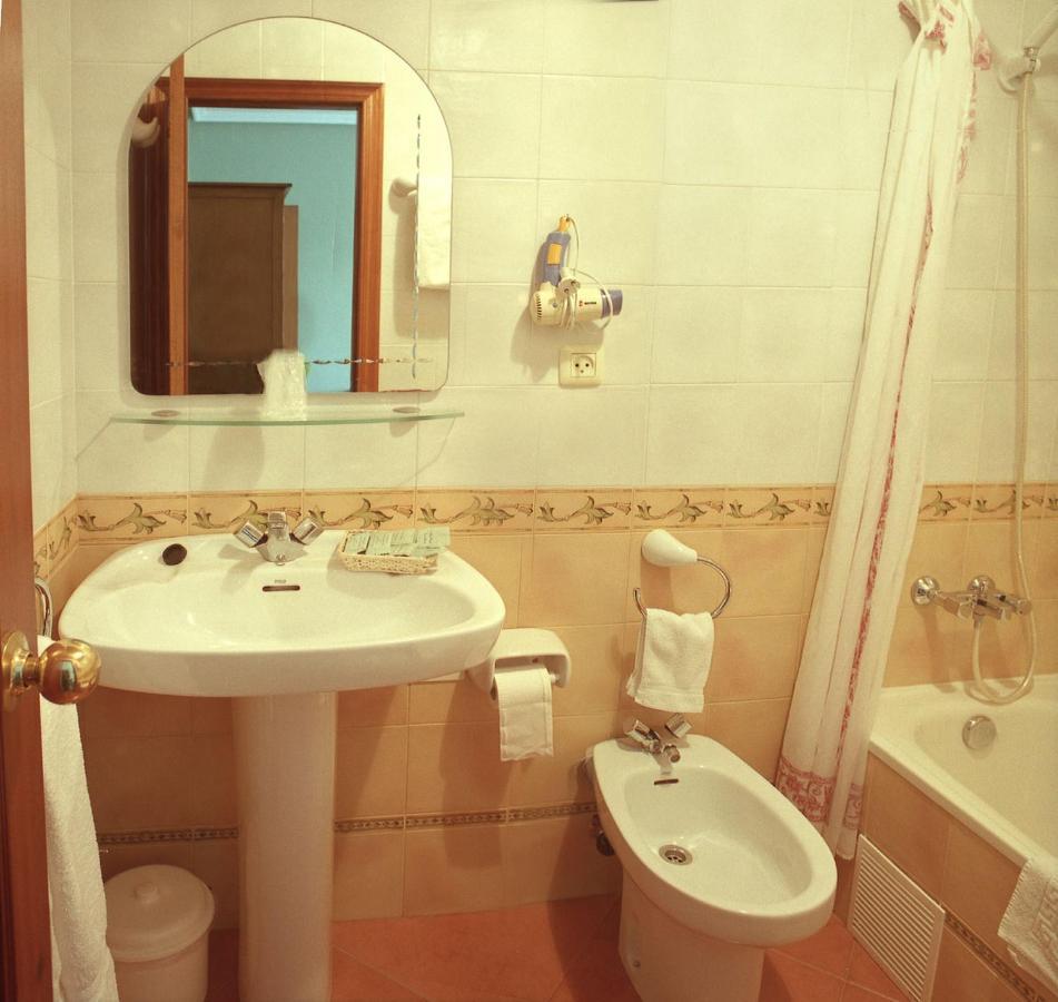 Almuña Casa Manoli Luarcaゲストハウス エクステリア 写真