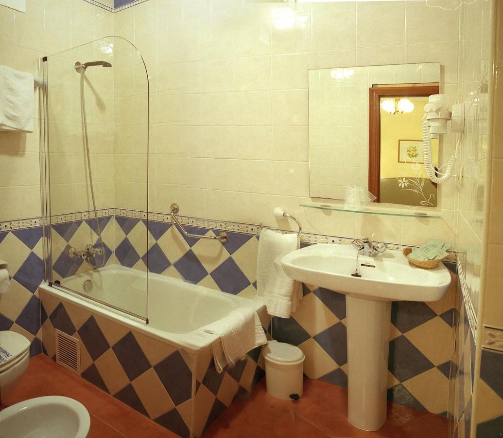 Almuña Casa Manoli Luarcaゲストハウス エクステリア 写真